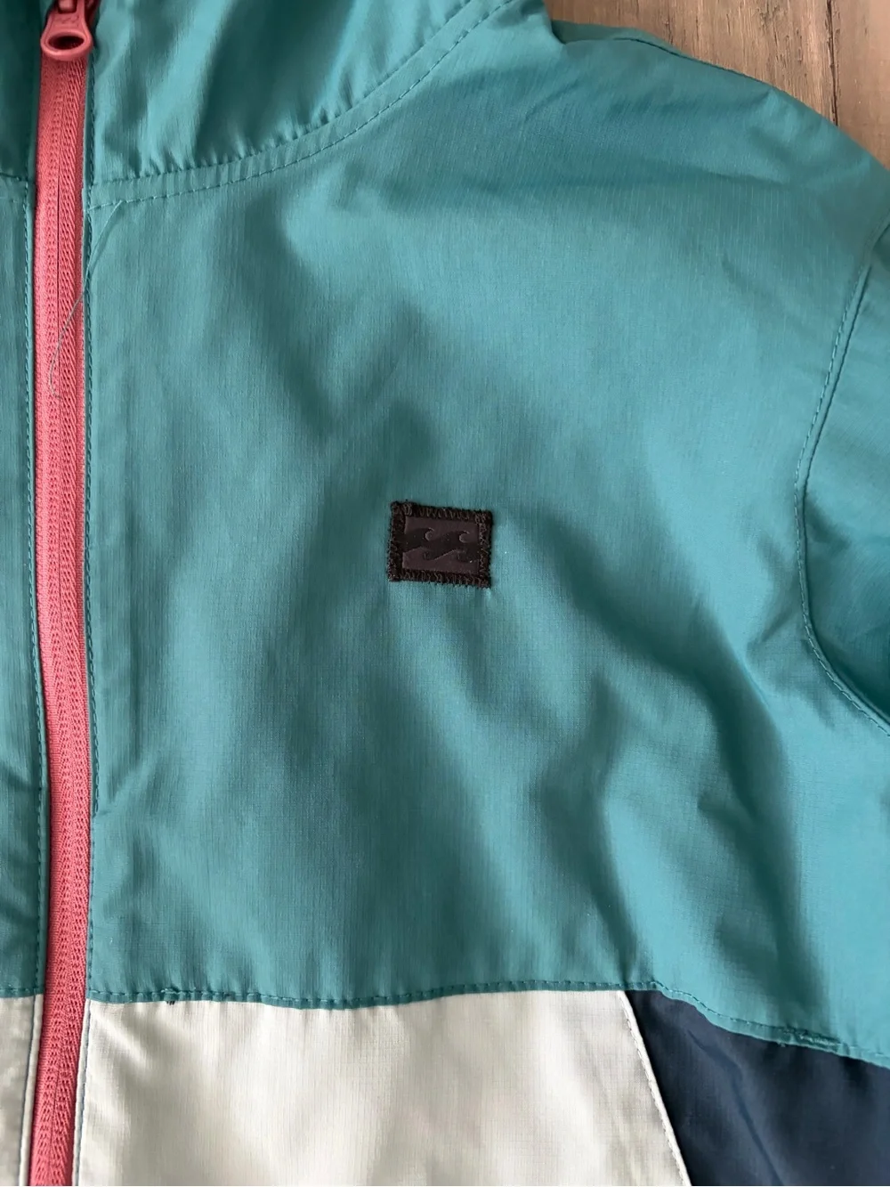 Billabong windbreaker/light jacket - new - kids size M